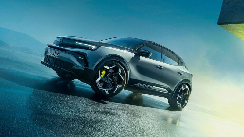 Opel bringt den Mokka GSE als zivileren Bruder des GSE Rally auf die Straße.(Bild:  Opel)
