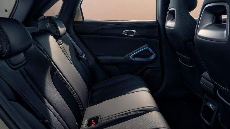 Im Fond soll der BYD Atto 2 seinen Gästen gute Platzverhältnisse bieten. (Bild: BYD)