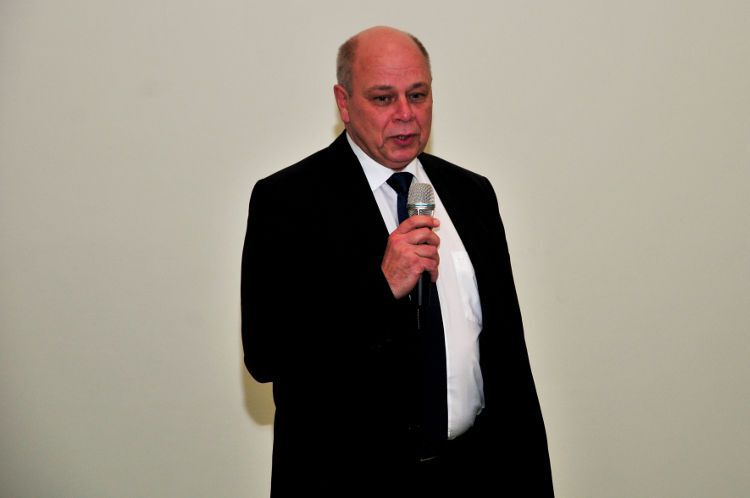 Auch Innungsgeschäftsführer Dieter Rau dankte dem Team der Fachschule für die hervorragende Arbeit. (Foto: Schmidt)