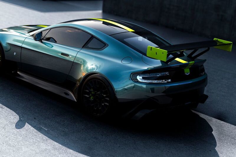 Der Vantage AMR Pro, dessen auffälligstes Merkmal der große Heckflügel ist, ist jedoch nur für den Renneinsatz gedacht. (Aston Martin)
