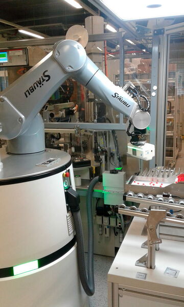 Seit 2015 bietet Stäubli das Mobile Robotersystem Helmo (Helfer in der Montage) an. (Stäubli)