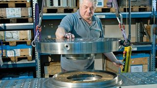 Hochgenauigkeit ist bei den Teilgeräten, wie beispielsweise der Zwei-Achs-Schwenkeinrichtung im Bild, das Kernelement, mit dem man sich auch vom Wettbewerb abhebt. (Bild: Peiseler)