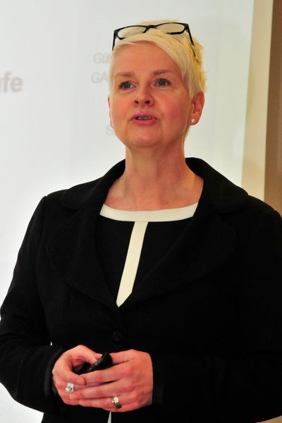 Birgit Behrens stellte die Aktivitäten des Initiativkreises Autoberufe vor. (Foto: Büttner/Redaktion »kfz-betrieb«)