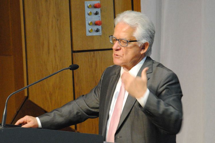 Harry Brambach, Präsident des  Kfz-Gewerbes Baden-Württemberg, blickte auf ein Jahrzehnt an der Spitze des Landesverbandes zurück.  (Bild: Baeuchle/»kfz-betrieb«)