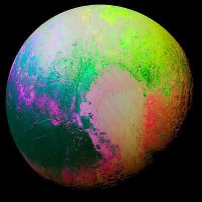 Fehlfarbenaufnahme des Pluto, von der NASA am 12. November 2015 erstmals veröffentlicht: Durch Einfärben des Plutos mittels einer 