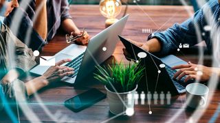 Bei einem Software-First-Ansatz müssen alle wichtigen Informationen zu Projekten für alle Beteiligten zugänglich sein. (© Rymden - stock.adobe.com)