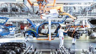 Die Produktion des Audi Q2 am Audi-Standort Ingolstadt: Neue Produktionsformen drohen die klassische Fließbandfertigung zu verdrängen. (Audi)