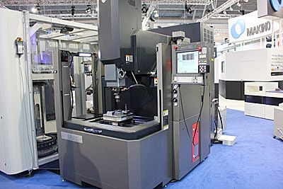 ... dazu Automatisierung und die Software ED-CAM, die der Maschinenbauer speziell für Senkerodiermaschinen selbst entwickelt hat. (Archiv: Vogel Business Media)