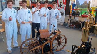 Die Kfz-Innung Region Stuttgart hat auf der Klassikwelt Bodensee den aktuellen Stand der landesweiten Zusatzqualifikation „Young- und Oldtimertechnik“ vorgestellt.  (Bild: Kfz-Innung Stuttgart)