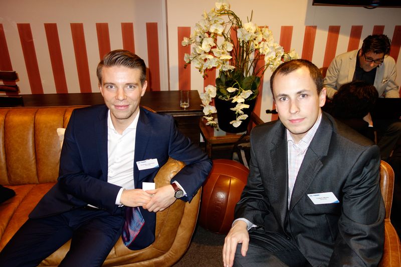 (l.) Jonathan Lemnitzer, und Vojtech Müller, Synology, können nun nach ihrem Vortrag entspannen. (Bild: IT-BUSINESS)