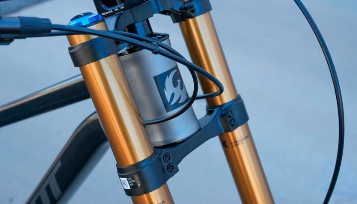 Die Vorteile des 3D-Drucks bei der Herstellung von Titanhülsen liegen vor allem in der Möglichkeit, komplexe Designs und Formen zu erstellen.  (Bild: Pivot)