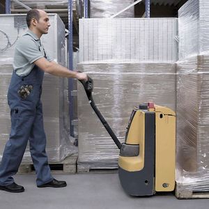 Bild 2: Erstmals ist mit SAP EWM die gesamte Fördertechnik eines 
Lagers direkt aus einem SAP-System heraus steuerbar. 