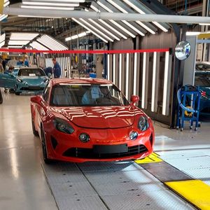 Die Fabrik in Dieppe wird auf Elektro-Antrieb umgestellt.(Bild:  Autoren-Union Mobilität/Walther Wuttke)