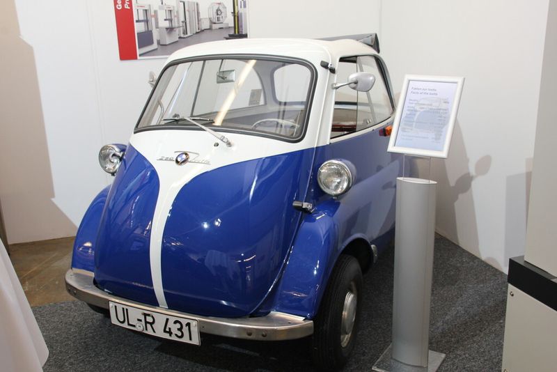 ....aber auch dieser BMW aus dem Jahre 1959: Und man höre und staune, der Verbrauch lag bei 3,5 Liter auf 100 km! (Bild: Schäfer)