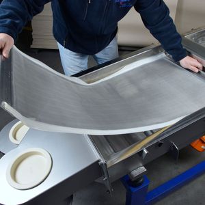 Gleich vierzehn Vibrationssiebmaschinen der Marke JEL EasyVib lieferte der Schüttgutspezialist J. Engelsmann im Rahmen eines Großauftrages an einen Futtermittelhersteller.(Bild:  J. Engelsmann)