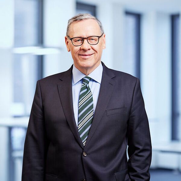 Seit dem 1. Januar 2026 ist Dr. Stefanie Kesting als neue Vorsitzende der Geschäftsführung von Thyssengas bestellt. Sie folgt auf Dr. Thomas Gößmann (im Bild), der das Unternehmen Ende Februar 2026 nach rund neun Jahren an der Spitze in den Ruhestand verlässt. (Bild: Thyssengas GmbH)