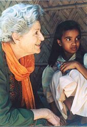 Rosi Gollmann: Ehrensenatoin im Senat der Wirtschaft und Gründerin und Ehrenvorsitzende der Andheri-Hilfe, Bonn und Mitgründerin der Rosi-Gollmann-Andheri-Stiftung und deren Vorsitzende (Bild: wikipedia)