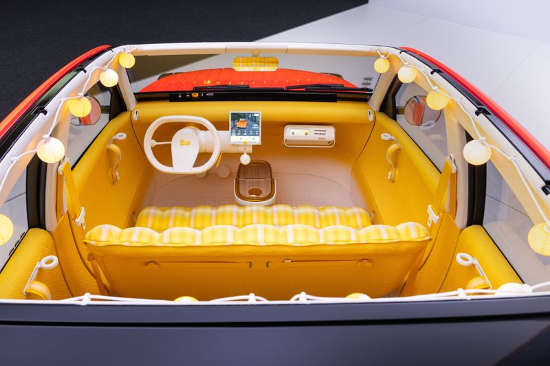 Das große Rolldach ermöglicht fast schon Cabrio-Gefühle – und einen guten Blick ins Innere. (Bild: Citroën)