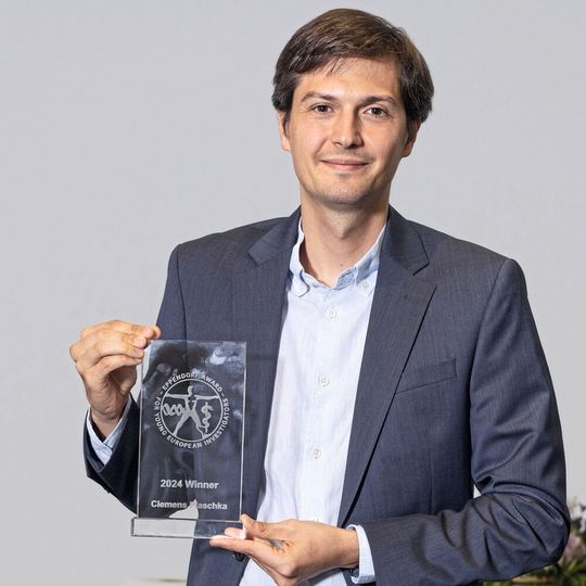 Dr. Clemens Plaschka erhält den mit 20.000 Euro dotierten Eppendorf Award for Young Investigators 2024.(Bild:  EMBL Heidelberg/Eppendorf)