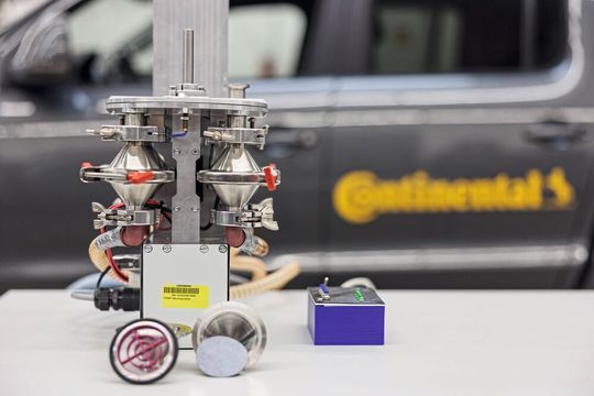 Mit dem im Projekt entwickelten Multisampler-Gerät konnten Proben gezielt bestimmten Ereignissen während der Messfahrt zugeordnet werden.(Bild:  Continental)