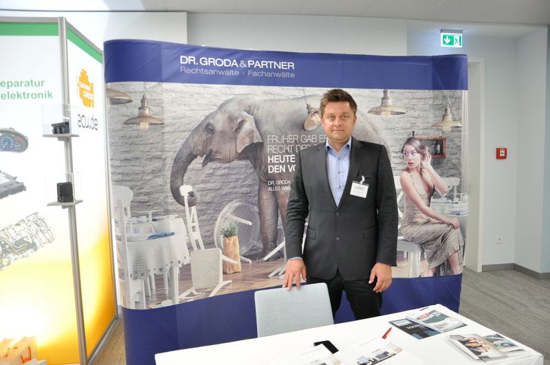 Dr. Christian Meisl vertrat die Anwälte von Dr. Groda und Partner. Die Kanzlei übernimmt für Mandanten die Schadenregulierung und auf Wunsch die rechtliche Rundumbetreuung.  (Simon/»kfz-betrieb«)