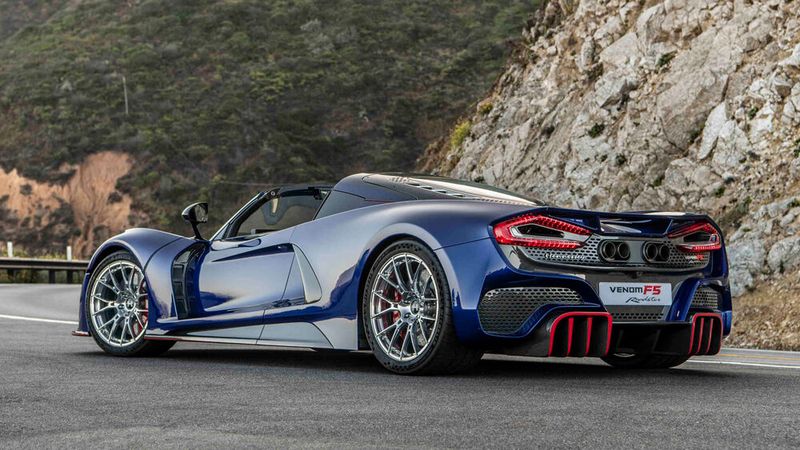 Im Heck der US-Flunder werkelt ein über 1.800 PS starker V8. (Bild: Hennessey)