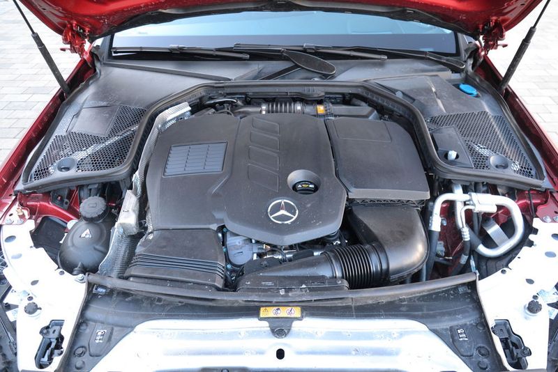 Der Vierzylinder-Dieselmotor verfügt im C300 über eine maximale Leistung von 180 kW/245 PS. Unsere Verbrauchswerte folgen am Ende der Bildergalerie. (Michel/»kfz-betrieb«)