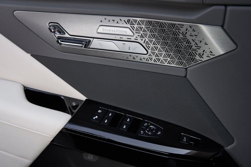 Die Musik kommt aus einem Soundsystem mit Dolby Atmos von Bowers & Wilkins. (Bild: Daniel Kraus)