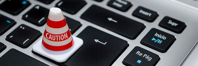 Um die Sicherheit von Daten und Systemen zu erhöhen und das Risiko von Angriffen oder Datenverlust zu reduzieren sollten Berechtigungen auf das absolut notwendige Minimum beschränkt werden.