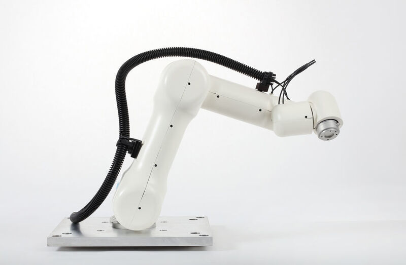 3D-Kollisionsschutz von Mayser: taktile und kapazitive Arm- und Gelenkabsicherungen schützen den Menschen bei bzw. vor Berührung des Roboters. (Bild: Mayser)