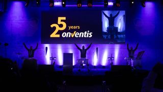 Opening Act zur Onventis Xchange Conference 2025 mit den Profischlagzeugern von Drumstar – energiegeladener Start in zwei Tage voller Innovation und Networking. (Bild: Onventis)