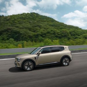 Mit 4,70 Metern ist der „Fünfer“ Smarts bislang größtes Modell.(Bild:  Smart)