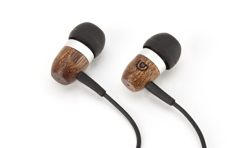 Die In-Ear-Kopfhörer WoodTones von Griffin mit Mikrofon und Lautstärkeregler sind in Buchenholz, Walnussholz und Sapele für 29,99 € (UVP) im Fachhandel erhältlich (Bild: Griffin)