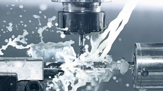 Tiefe Verluste im Motor in Kombination mit dem gesteuerten Anfahren einer Position für den automatischen Werkzeugwechsel ohne Verwendung von Encodern und Hallsensoren machen Sensorlos-Verfahren interessant für den Betrieb von Werkzeugspindeln im Maschinenbau. (Bild: Celeroton)