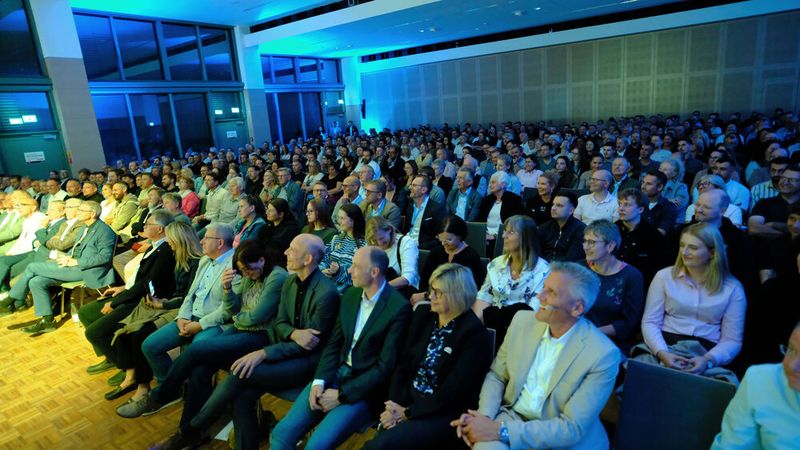 Volles Haus mit mehr als 500 Gästen in den Mainfranken-Sälen in Veitshöchheim bei Würzburg. (Bild: Zietz VCG)