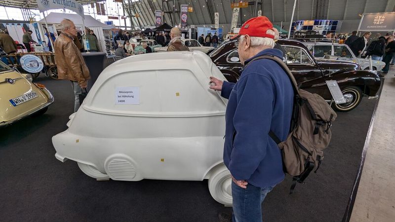 „Ach, der ist ja nur Plaste!“ (Bild: Dominsky – VCG)