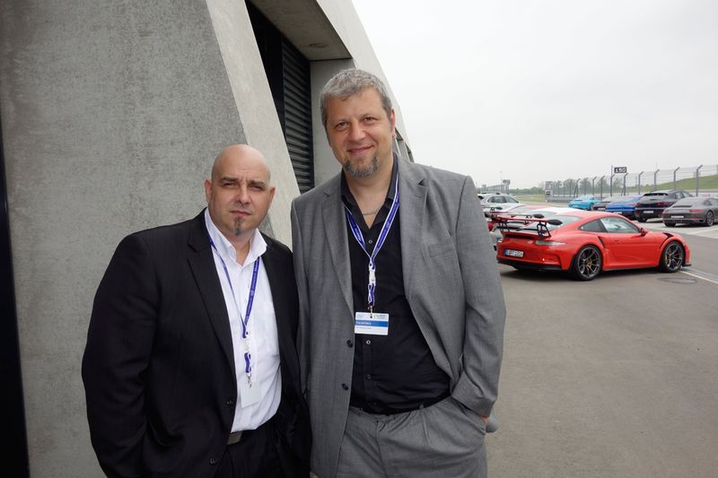 (l.) Kai Frieben, WD, und Harald Beck, EZY, überlegen noch Zigaretten- oder Reifenqualm?! (Bild: IT-BUSINESS)