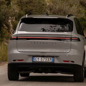 Die sogenannte REEV-Technik von Leapmotor, oder auch Range Extended EV genannt, funktioniert ein wenig anders als herkömmliche Plug-Ins.(Bild:  Leapmotor)