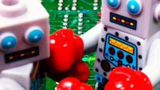 In dem Hollywood-Blockbuster "I,Robot" regeln 3 drei Gesetze der Robotik das Zusammenleben und Arbeiten von Menschen und Maschinen. Auch in unserer Welt nehmen Roboter einen immer wichtiger werdenden Platz ein. Brauchen also auch wir künftig Robotergesetze, damit es nicht zu Auseinandersetzungen kommt?! (wiredforlego, flickr.com)