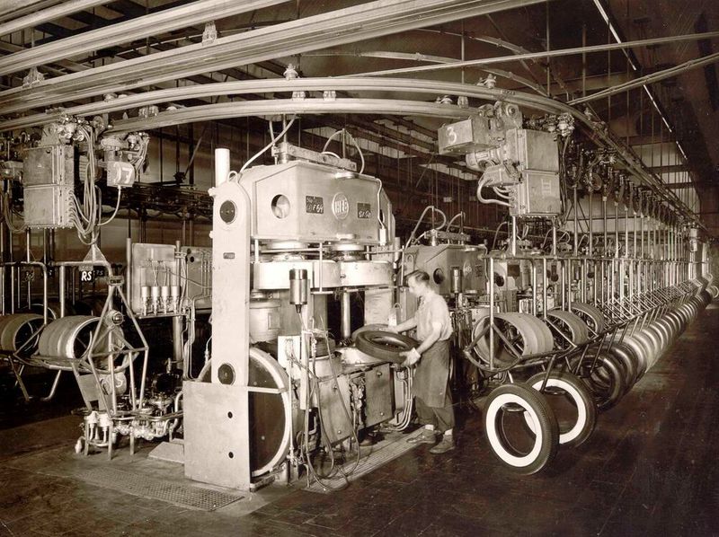 Reifenproduktion in Hannover, 1958. (Bild: Continental AG)