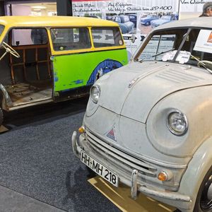 Gehört auf einer Bremer Messe selbstverständlich dazu: Die Marke Lloyd, die zuerst einige Modelle der NAMAG (Norddeutsche Automobil- und Motoren-Actien-Gesellschaft) zierte und später Teil der Borgward-Gruppe war. (Bild: Dominsky –  »kfz-betrieb«)