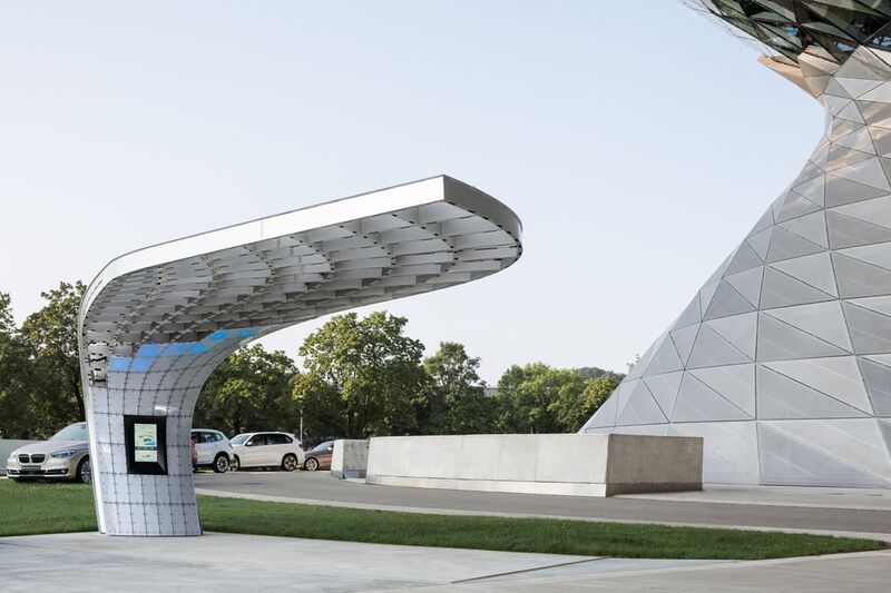 The first solar charging station at BMW Welt (Image source: Marcus Buck)