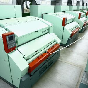 Kurzstapelgarnmaschinen wie die Hochleistungskarde C 60  ... werden in Spinnereien eingesetzt. Rieter bietet seinen Kunden Unterstützung auch in der Planungsphase des Investitionsprozesses – mit kundenorientierten Servicesystemen, maßgeschneidert auf die Anforderungen des Spinners.