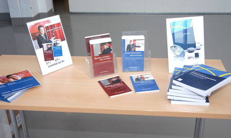 Auch Michael Moesslang hatte seine Bücher dabei (Archiv: Vogel Business Media)