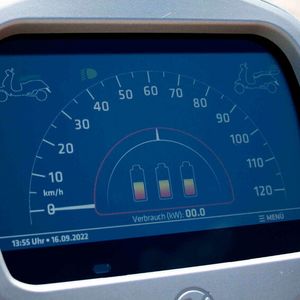 Imposant ist das große 7-Zoll-Farbdisplay mit Touchfunktion.(Bild:  SP-X/Mario Hommen)