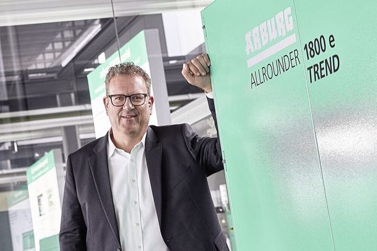 Dr. Volker Nilles is CEO of Arburg GmbH + Co KG. In this role, he leads the six-member executive team and, since the beginning of the year, has been responsible for steering the course of the manufacturer of injection molding machines and digital systems for plastics processing. The family-owned company, based in Loßburg, employs approximately 3,400 people worldwide and has a history spanning more than 100 years.(Image:  Arburg GmbH + Co. KG)