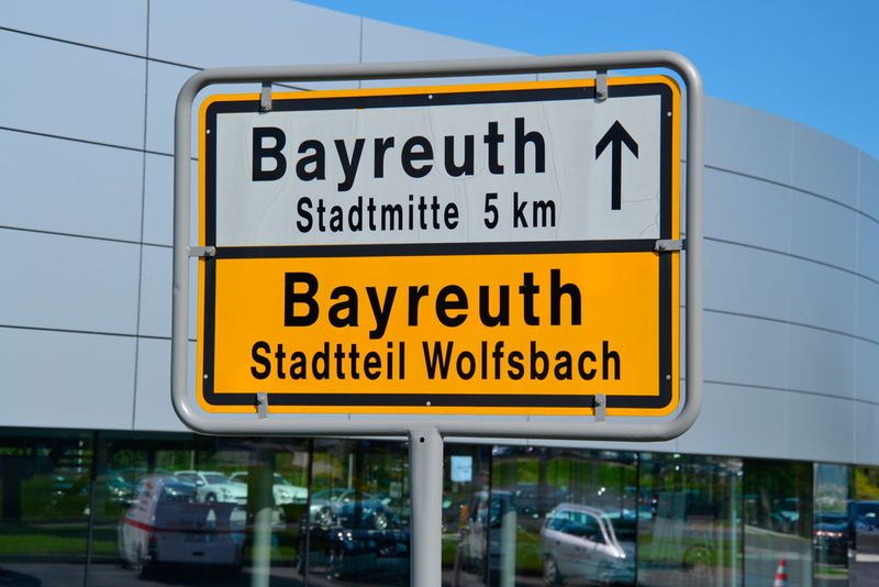 Beide wollen jetzt mit ihrem Team dafür sorgen, dass das neue Porsche-Zentrum Bayreuth für möglichst viele Sportwagenfahrer zur ersten Adresse wird.   (Michel/»kfz-betrieb«)