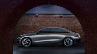 Hyundais Designabteilung hat offensichtlich den Bogen raus, sehenswerte E-Autos auf die Räder zu stellen. (Bild: Hyundai)