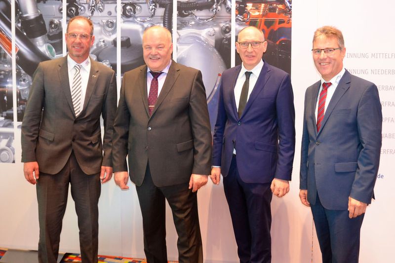 Das neue Führungsteam des Kfz-Gewerbes Bayern: (v.li.) Andreas Tröger (Vizepräsident), Albert Vetterl  (Präsident und Landesinnungsmeister), Günter Friedl (Vizepräsident) und Rudolf Angerer (stellvertretender Landesinnungsmeister). (Kfz-Gewerbe Bayern )