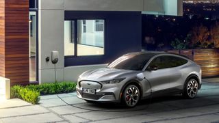 Für 40 Prozent der Befragten zählen ökologische und ökonomische Aspekte zu den wichtigsten Punkten für elektrische Firmenwagen. (Bild: Ford)